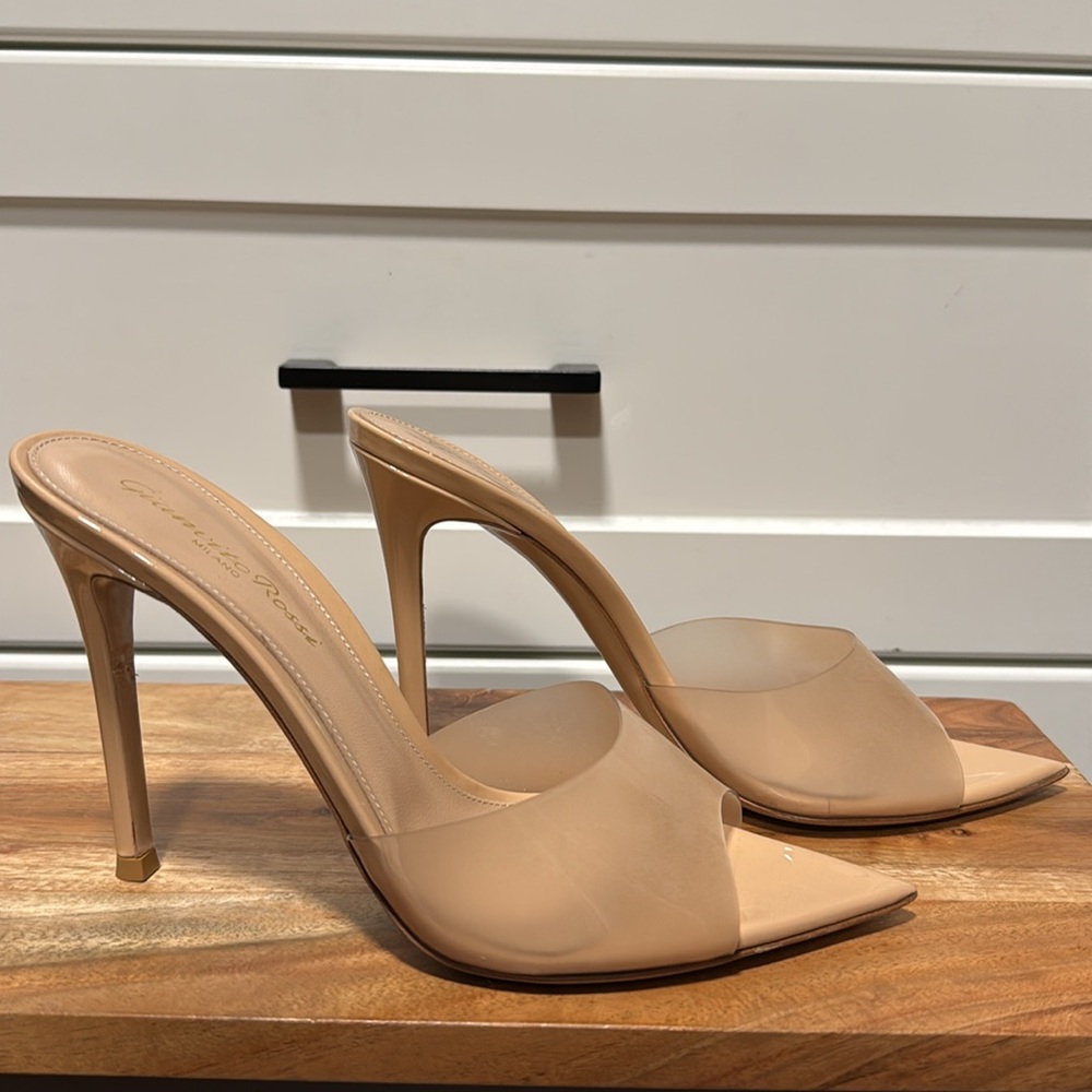 Gianvito Rossi nude
Elle 105mm transparent-strap mules sz 7 - Picture 2 of 9